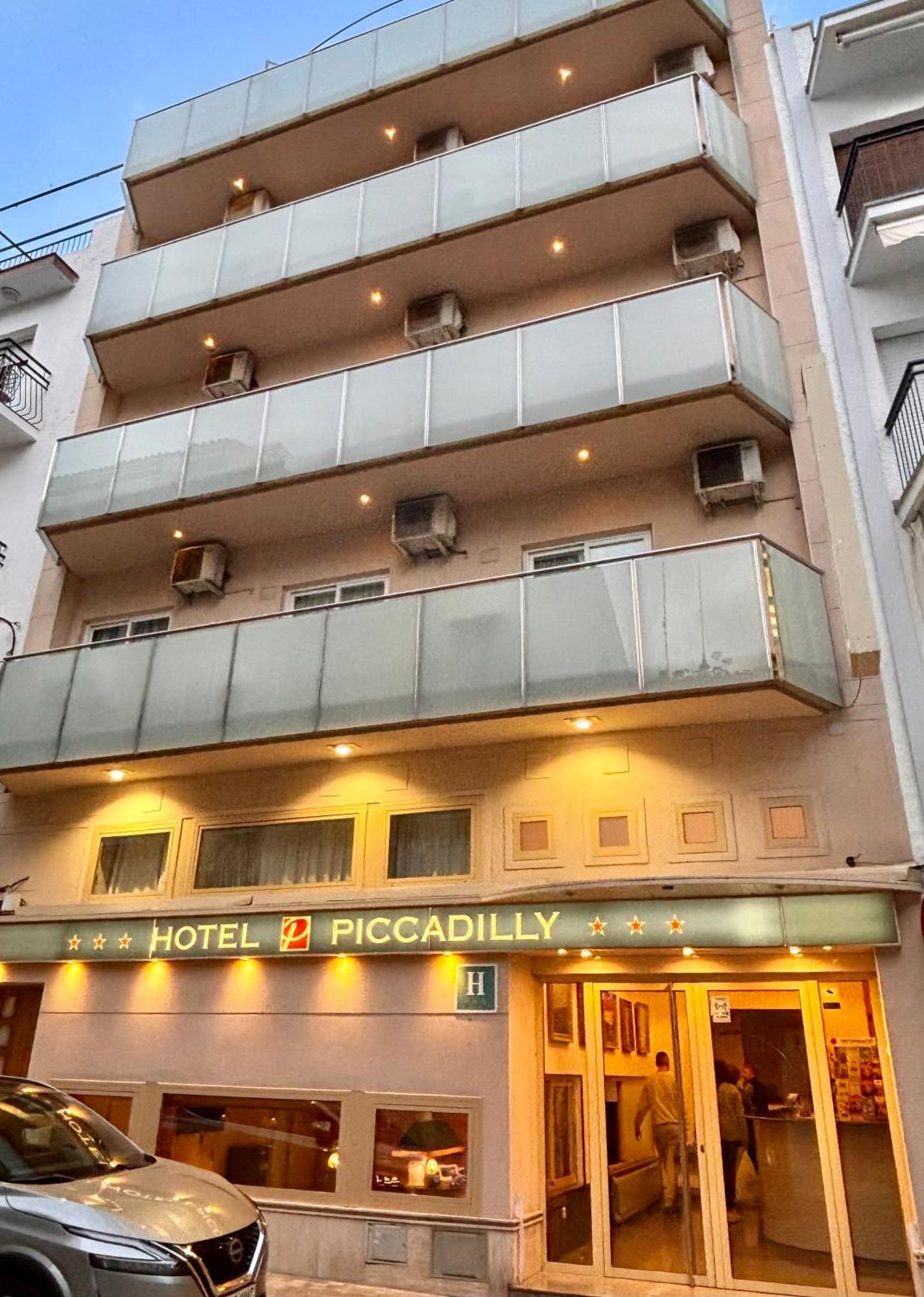 Hotel Piccadilly Сіджас Екстер'єр фото
