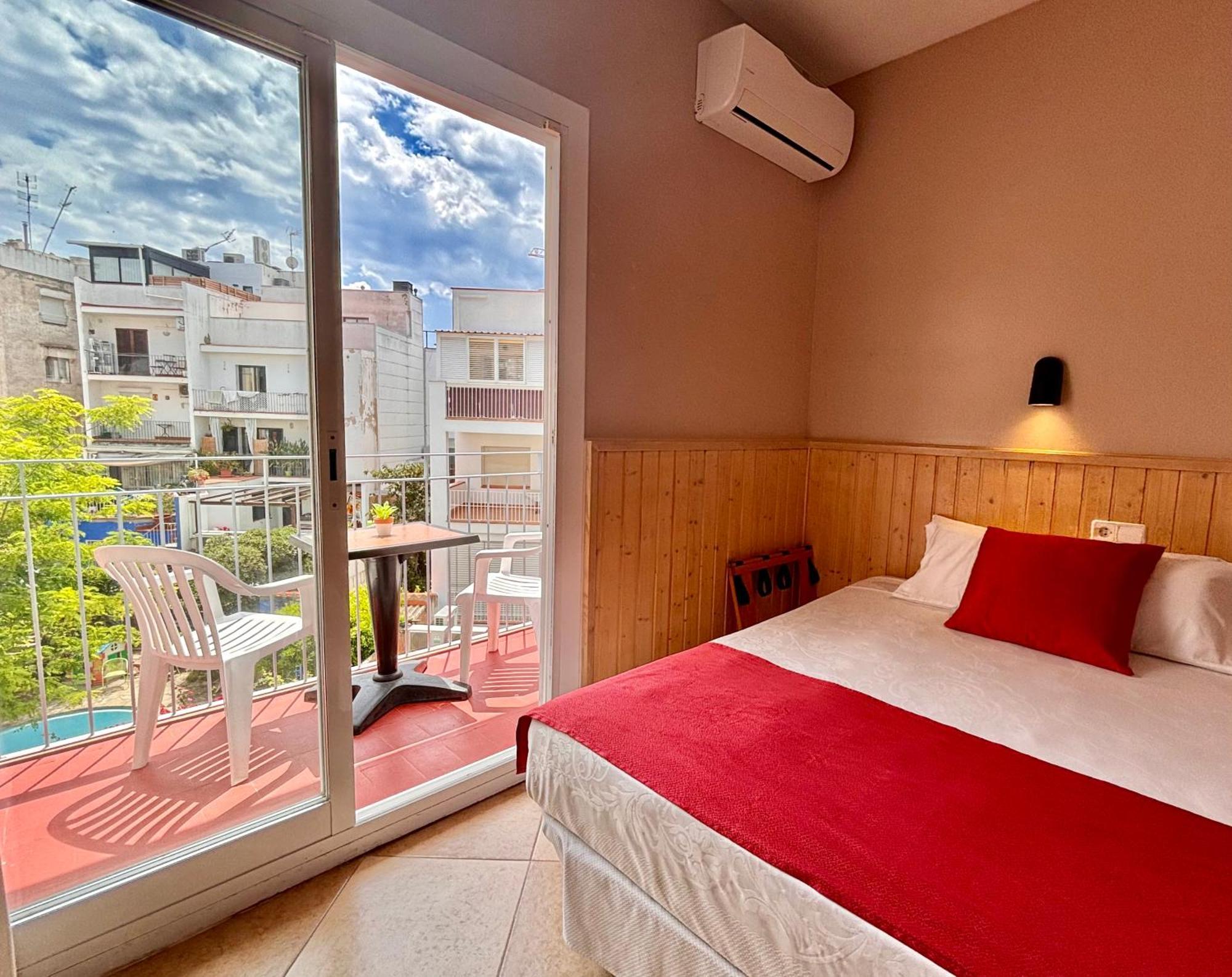 Hotel Piccadilly Сіджас Екстер'єр фото