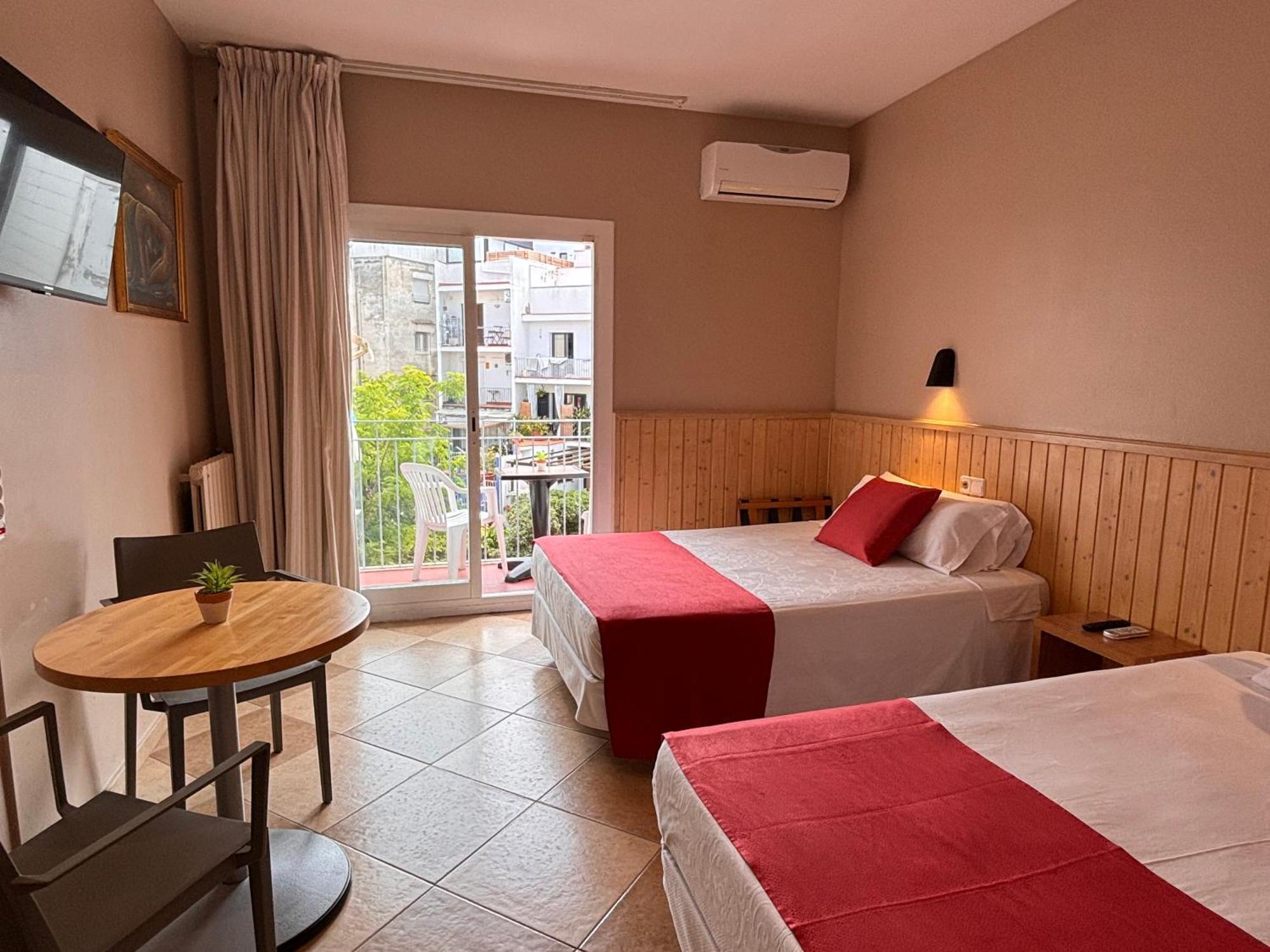 Hotel Piccadilly Сіджас Екстер'єр фото