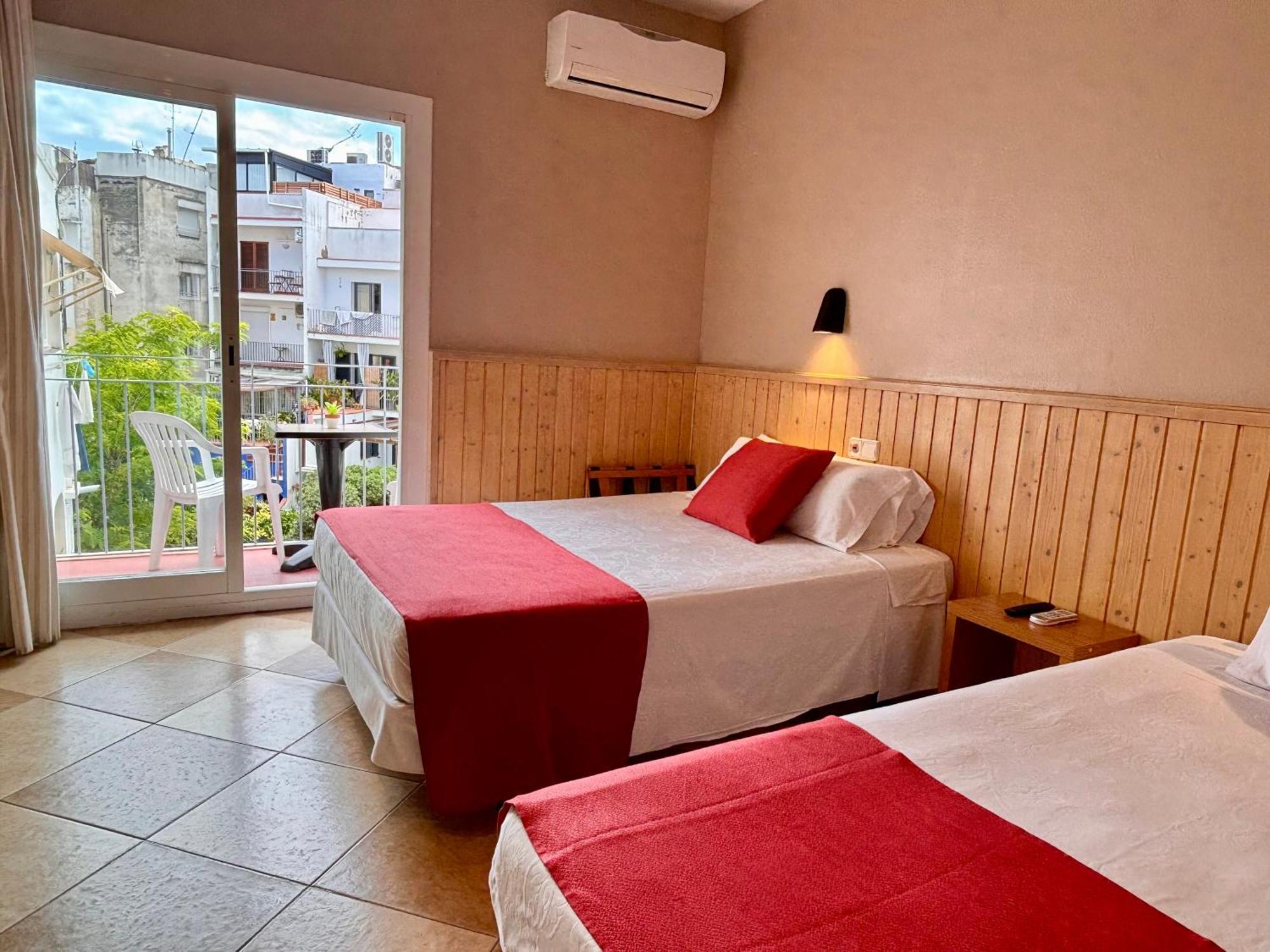 Hotel Piccadilly Сіджас Екстер'єр фото