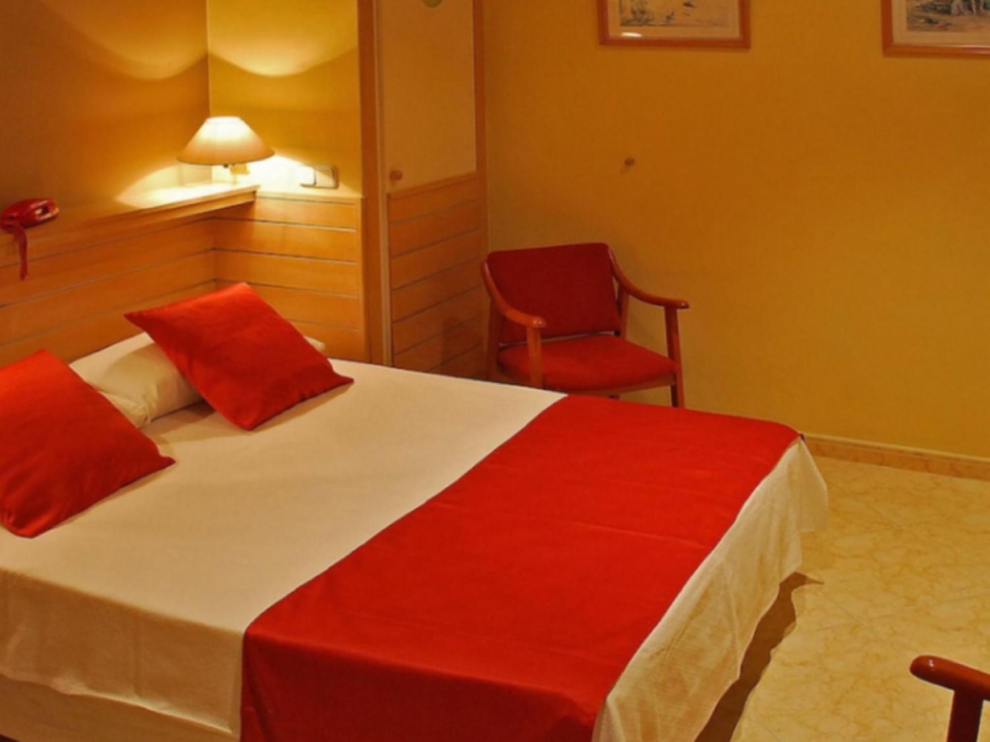 Hotel Piccadilly Сіджас Екстер'єр фото