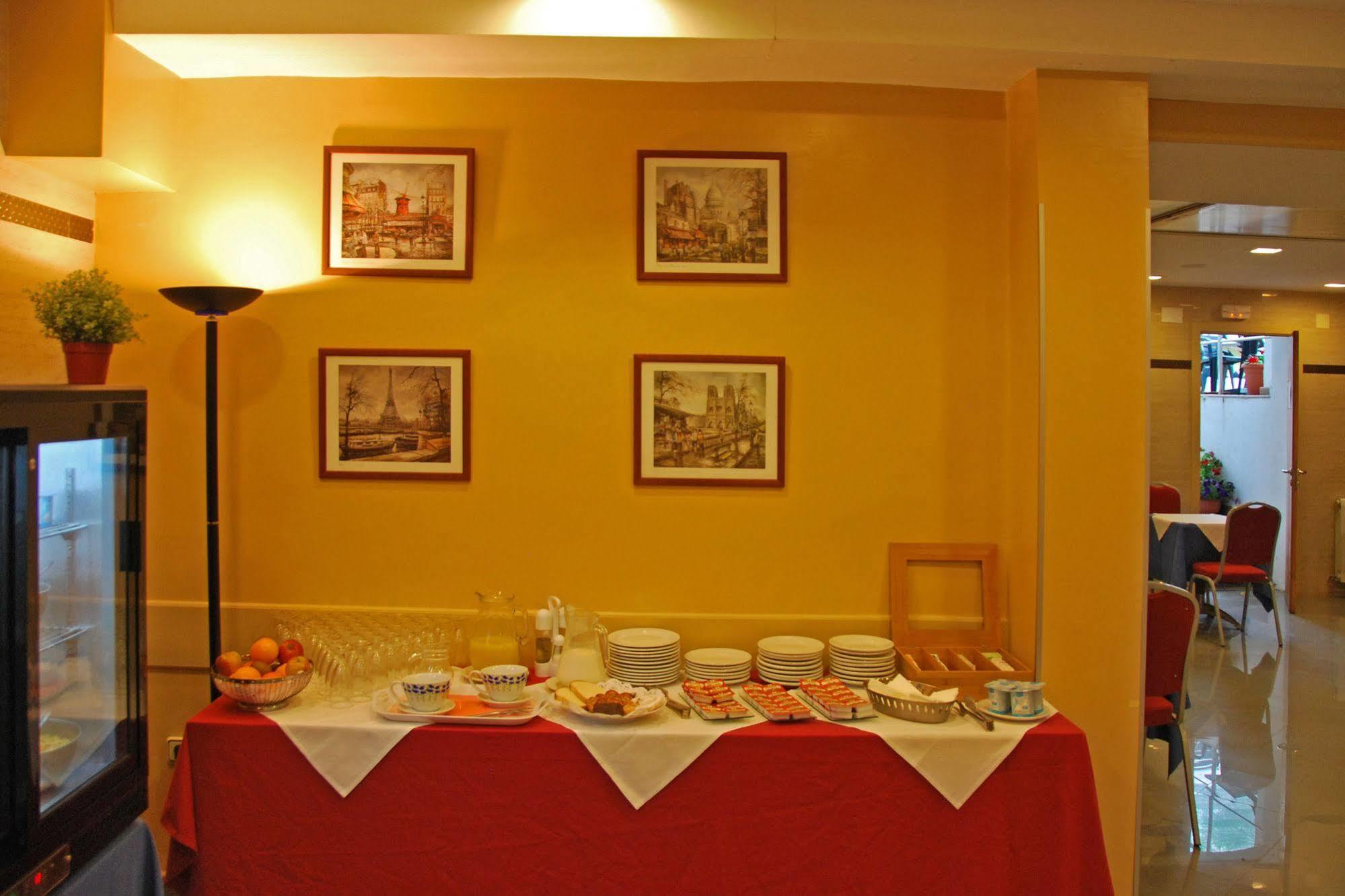 Hotel Piccadilly Сіджас Екстер'єр фото