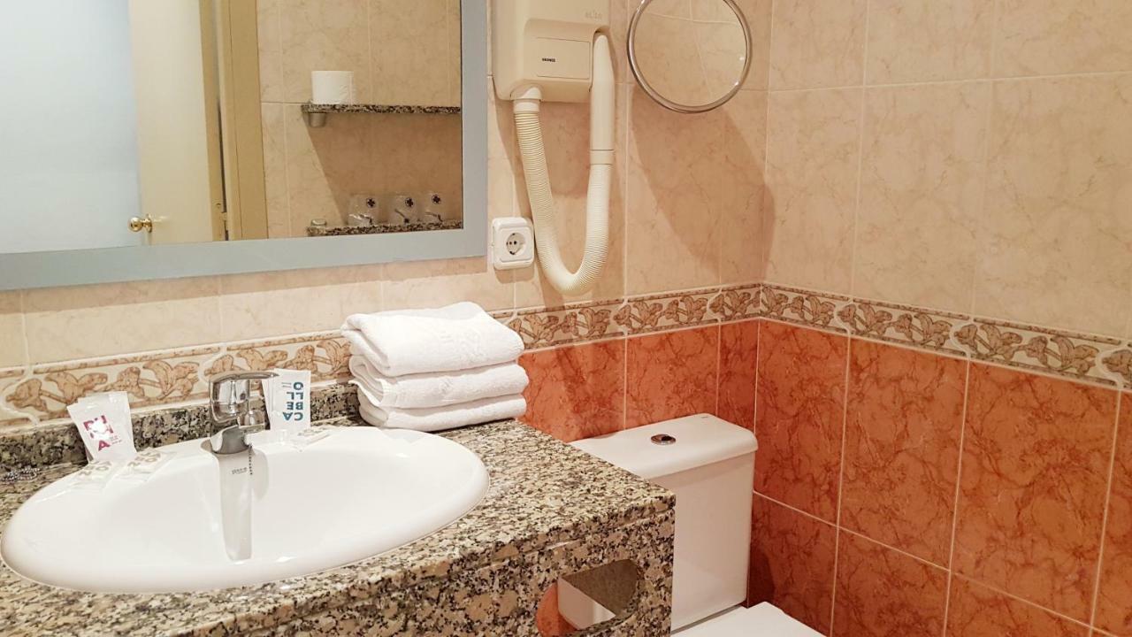 Hotel Piccadilly Сіджас Екстер'єр фото