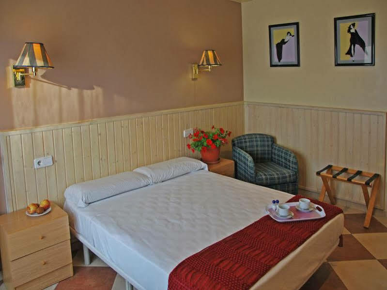 Hotel Piccadilly Сіджас Екстер'єр фото
