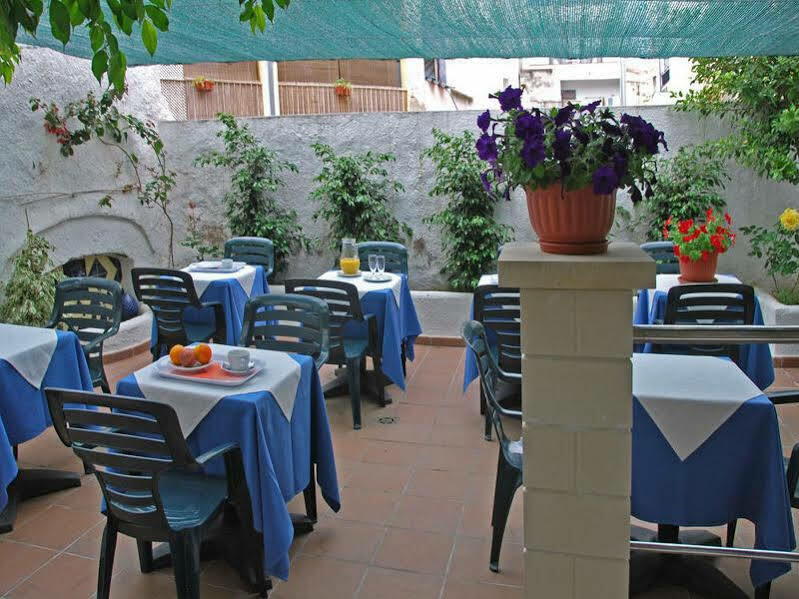 Hotel Piccadilly Сіджас Екстер'єр фото
